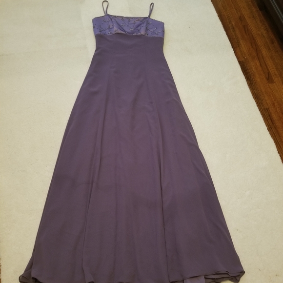 Formal dress. - Picture 1 of 5
